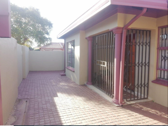 R 1 250 000 Bond Costs 3 Bedroom House for Sale in Rabie Ridge Midrand, Rabie Ridge, Midrand Bedrooms3 Bathrooms1 Garages1