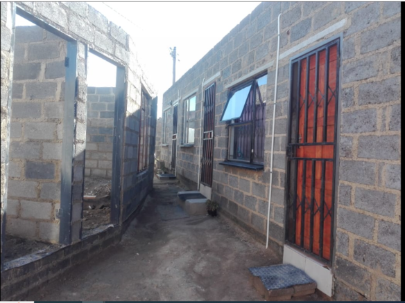 R 950 000 8 Bedroom House for Sale in Kaalfontein Midrand, Kaalfontein, Midrand Bedrooms8 Bathrooms1 Garages2