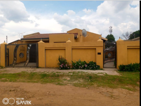 R 740 000 Bond Costs 2 Bedroom House for Sale in Sebokeng Zone 3 Sebokeng, Sebokeng Zone 3, Sebokeng Bedrooms2 Bathrooms1 Garages1 Erf Size268 m²