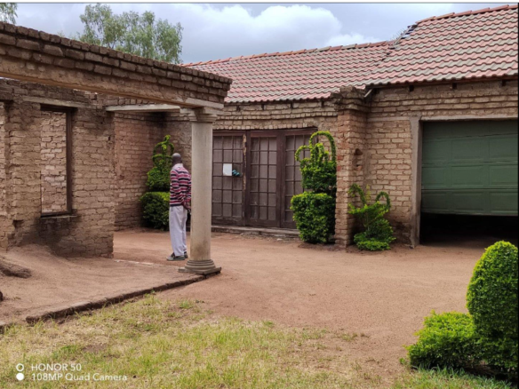R 250 000 Bond Costs 3 Bedroom House for Sale in Soshanguve East Ext 5 Pretoria, Soshanguve East Ext 5, Soshanguve Bedrooms3 Bathrooms1 Garages2