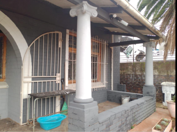 R 1 300 000 2 Bedroom House for Sale in Malvern Johannesburg, Malvern, Johannesburg Bedrooms2 Bathrooms1 Garages1