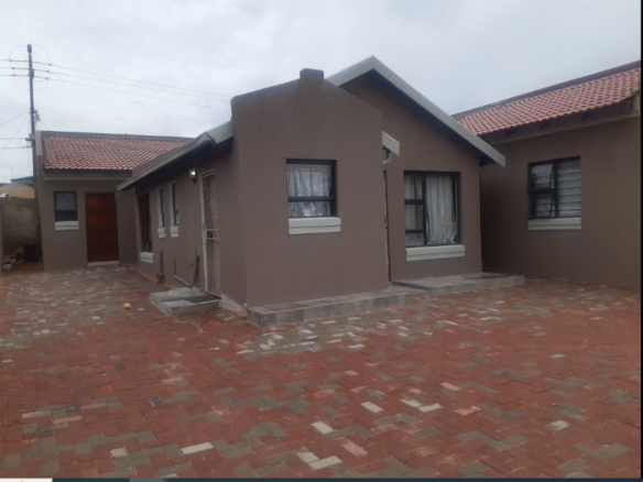 R 1 630 000 2 Bedroom House for Sale in Ebony Park Midrand, Ebony Park, Midrand Bedrooms2 Bathrooms1 Garages2