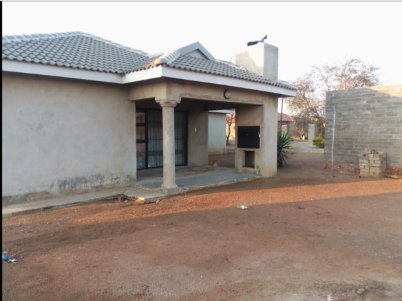 R 650 000 2 Bedroom House for Sale in Hamman kraal Ramotswe, Hamman kraal