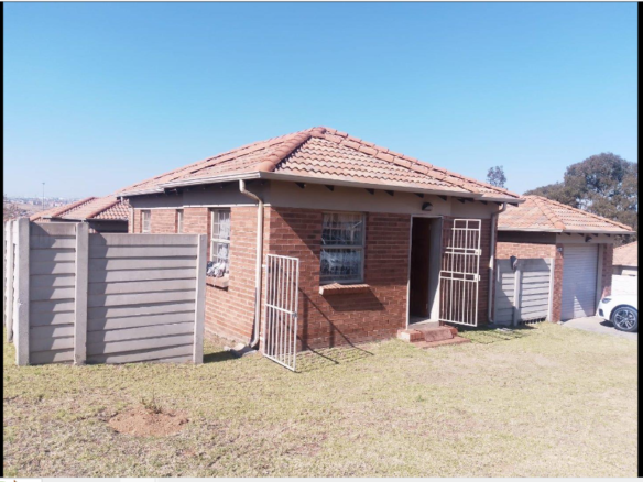 R 1 000 000 3 Bedroom House for Sale in Thatch Hill Estate Centurion, Thatch Hill Estate, Centurion