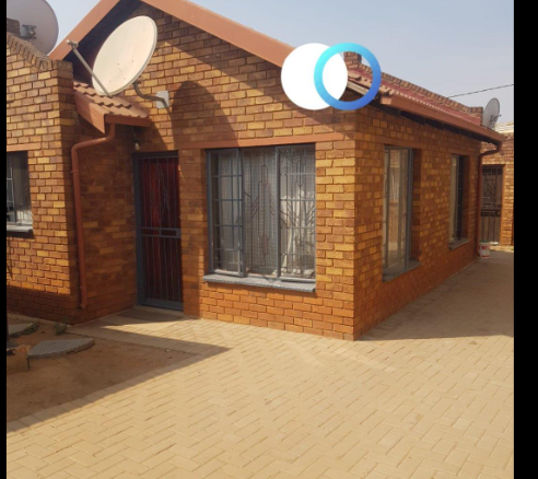 R 950 000 2 Bedroom House for Sale in Ebony ParK