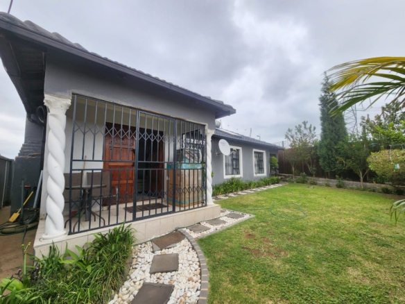 Exquisite 3-Bedroom Residence in Allandale, Midrand