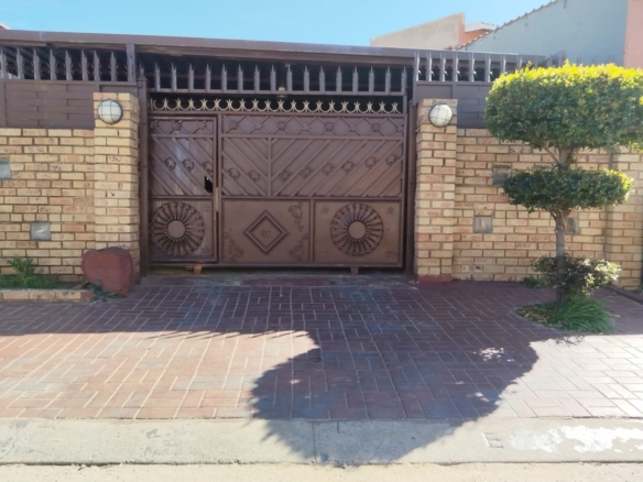 Investment property awaits in Rabie ridge