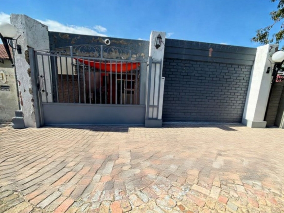 Family Home for Sale in Olievenhoutbosch