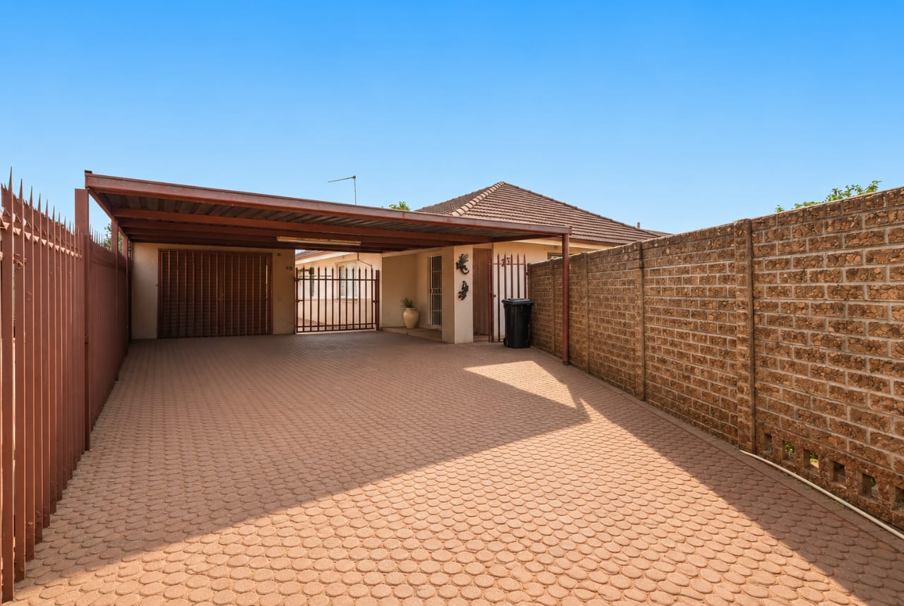 WhatsApp Image 2026-06-18 at 1.47.53 PM A beautiful property set on a spacious 560m² yard in the sought-after area of Klopperpark