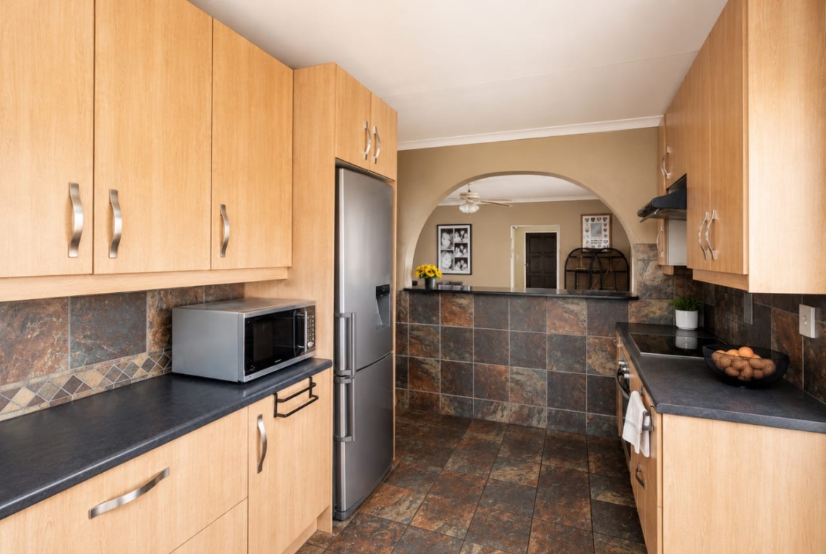A beautiful property set on a spacious 560m² yard in the sought-after area of Klopperpark