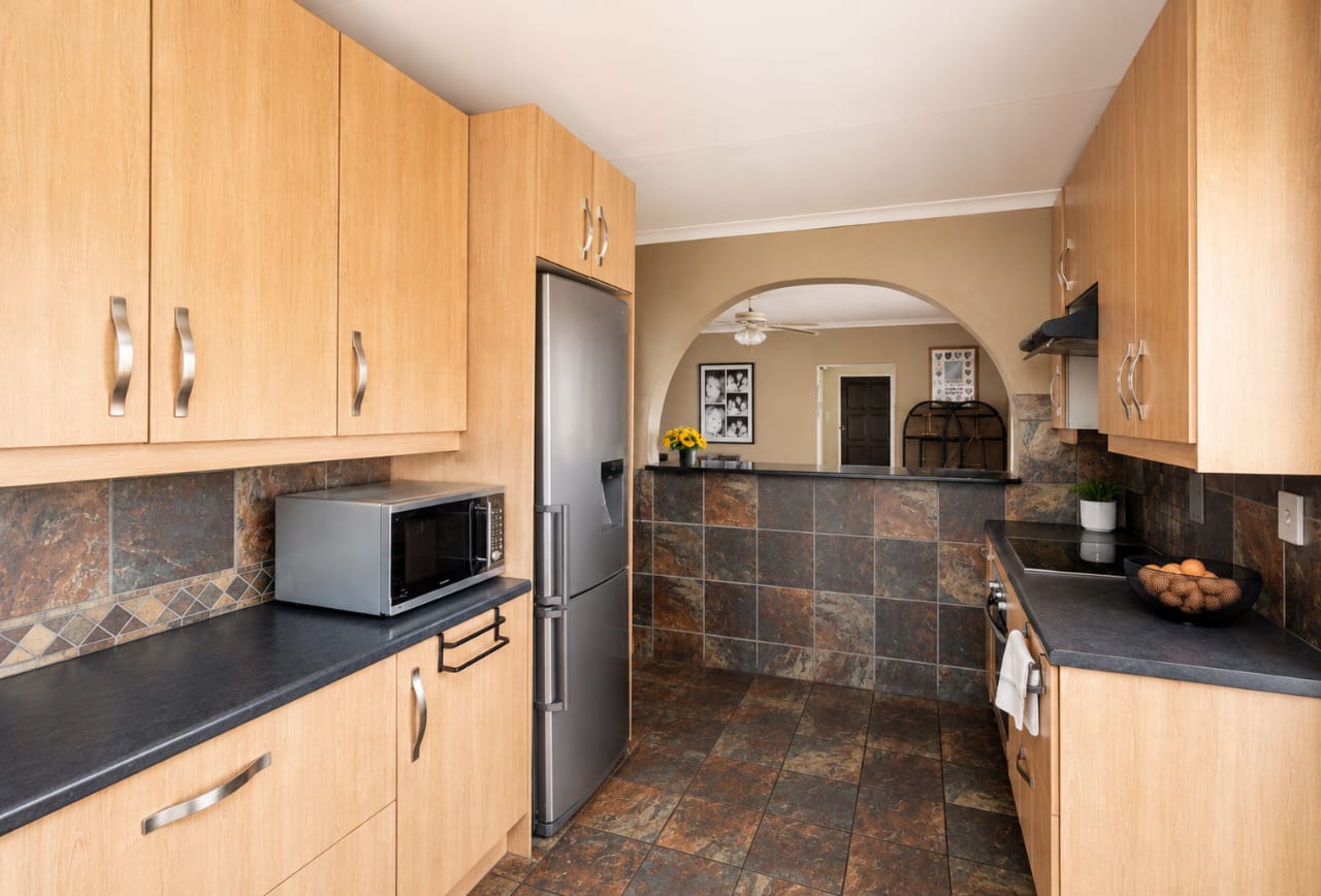 WhatsApp Image 2026-06-18 at 1.47.55 PM A beautiful property set on a spacious 560m² yard in the sought-after area of Klopperpark