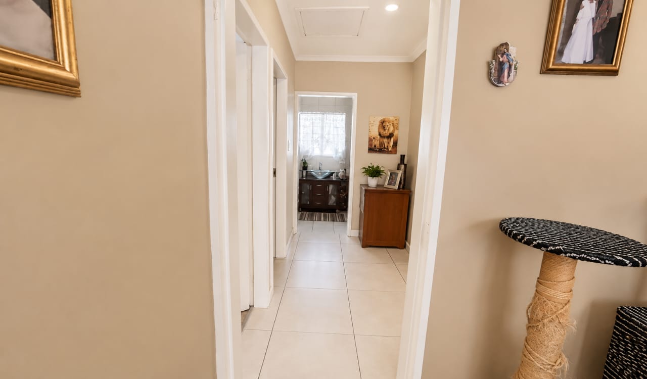 WhatsApp Image 2026-06-18 at 1.47.55 PM4 A beautiful property set on a spacious 560m² yard in the sought-after area of Klopperpark