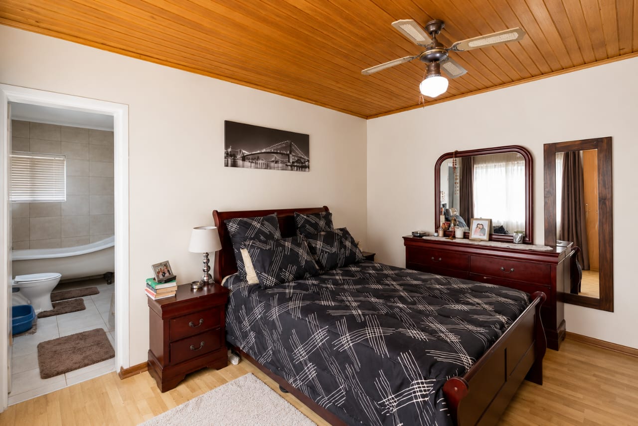 WhatsApp Image 2026-06-18 at 1.47.58 PM A beautiful property set on a spacious 560m² yard in the sought-after area of Klopperpark