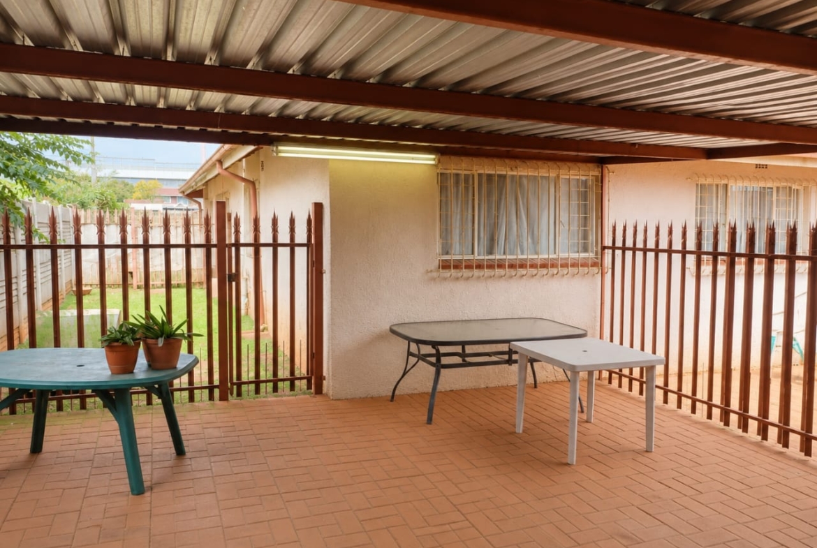 A beautiful property set on a spacious 560m² yard in the sought-after area of Klopperpark