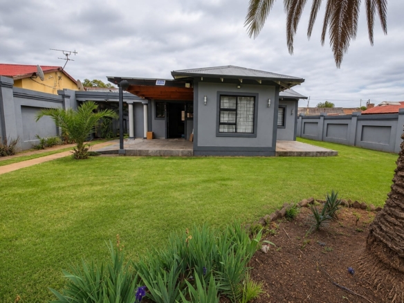 Spacious 3-Bedroom Family Home on a Generous Erf in Comet, Boksburg