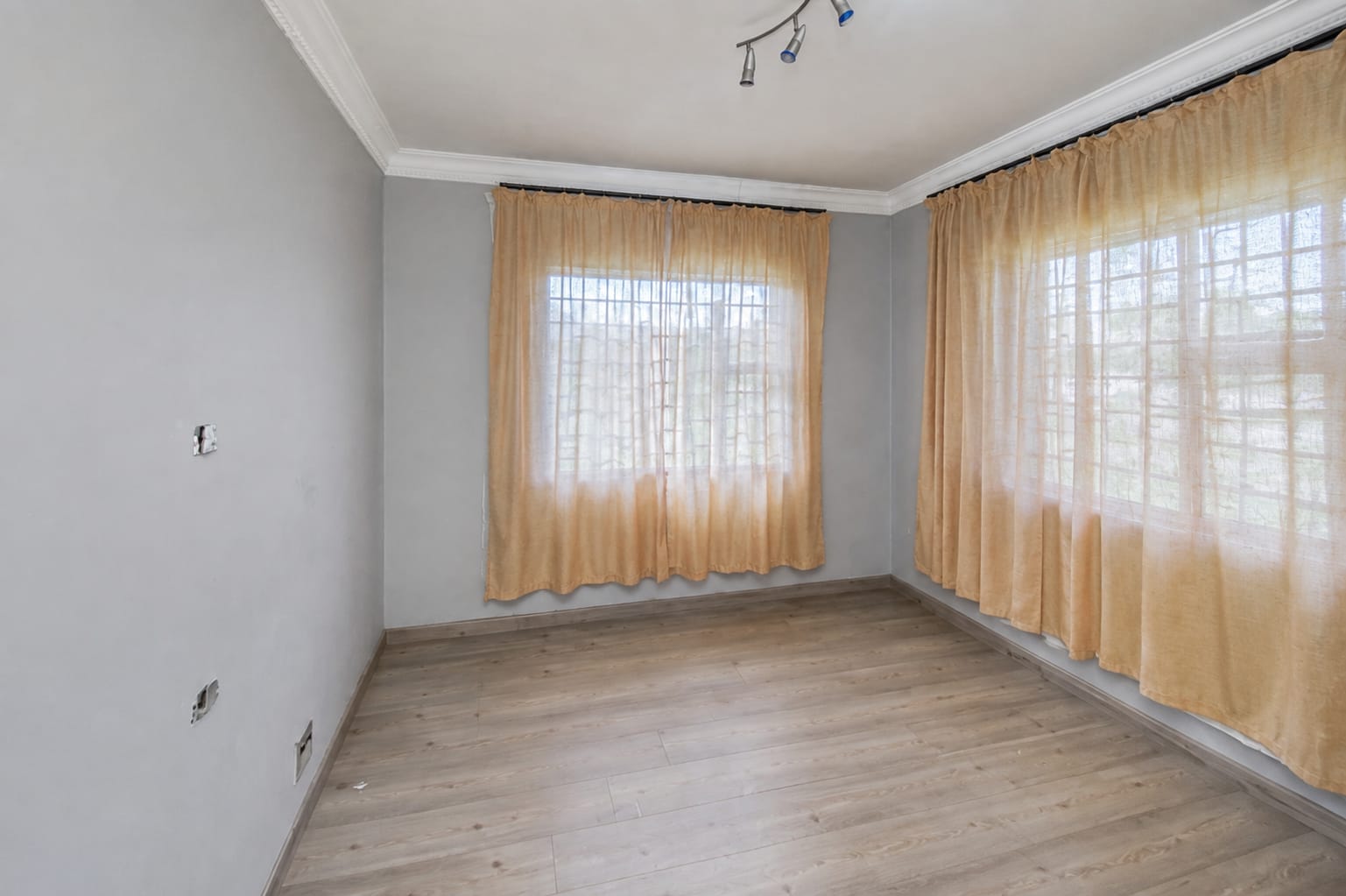 Spacious 3-Bedroom Family Home on a Generous Erf in Comet, Boksburg