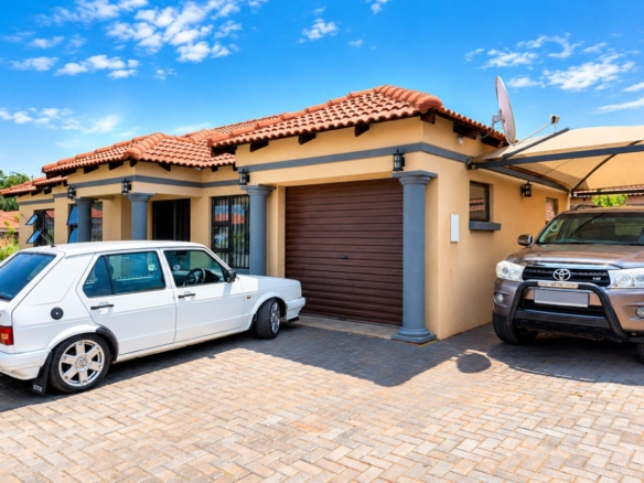 BEAUTIFUL 3-BEDROOM FAMILY HOME IN A GATED COMMUNITY – DAWN PARK, BOKSBURG